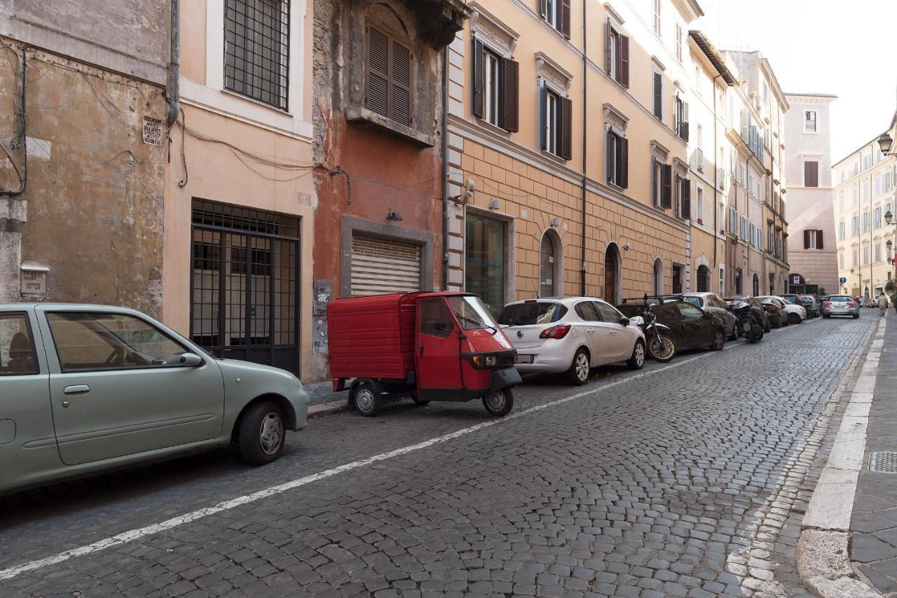 By The Charming Piazza Navona - FromhometoРим Экстерьер фото